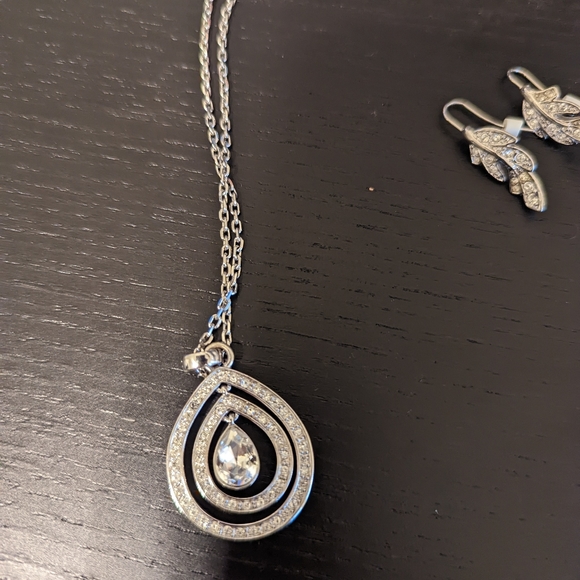 Necklace and earrings sets - Picture 2 of 5